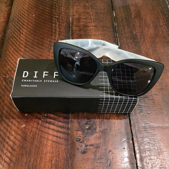NWT - DIFF Women's Sunglasses Matte Black - Picture 1 of 6